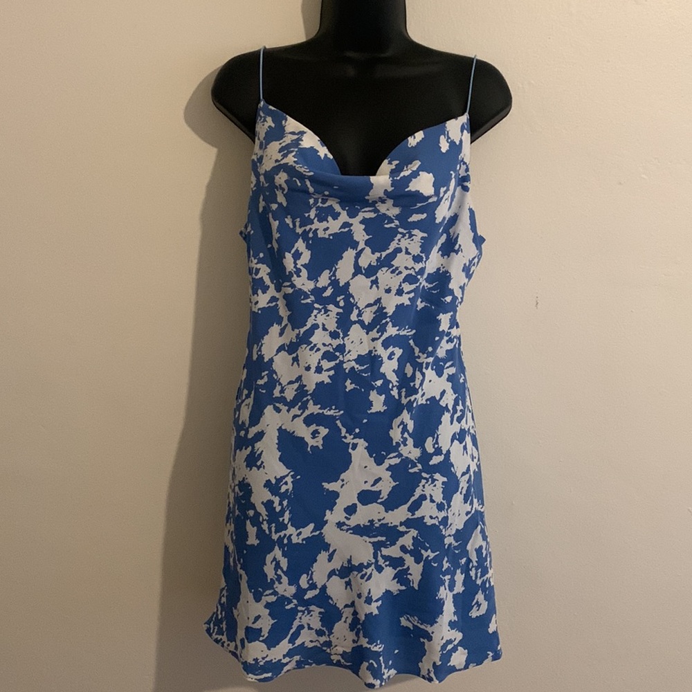 MISS LOLA Blue & white patterned dress - Picture 2 of 8